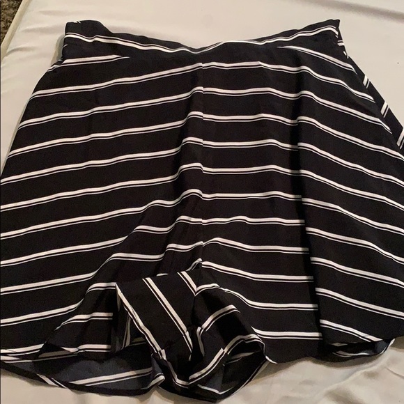 Striped Romper - Picture 7 of 7